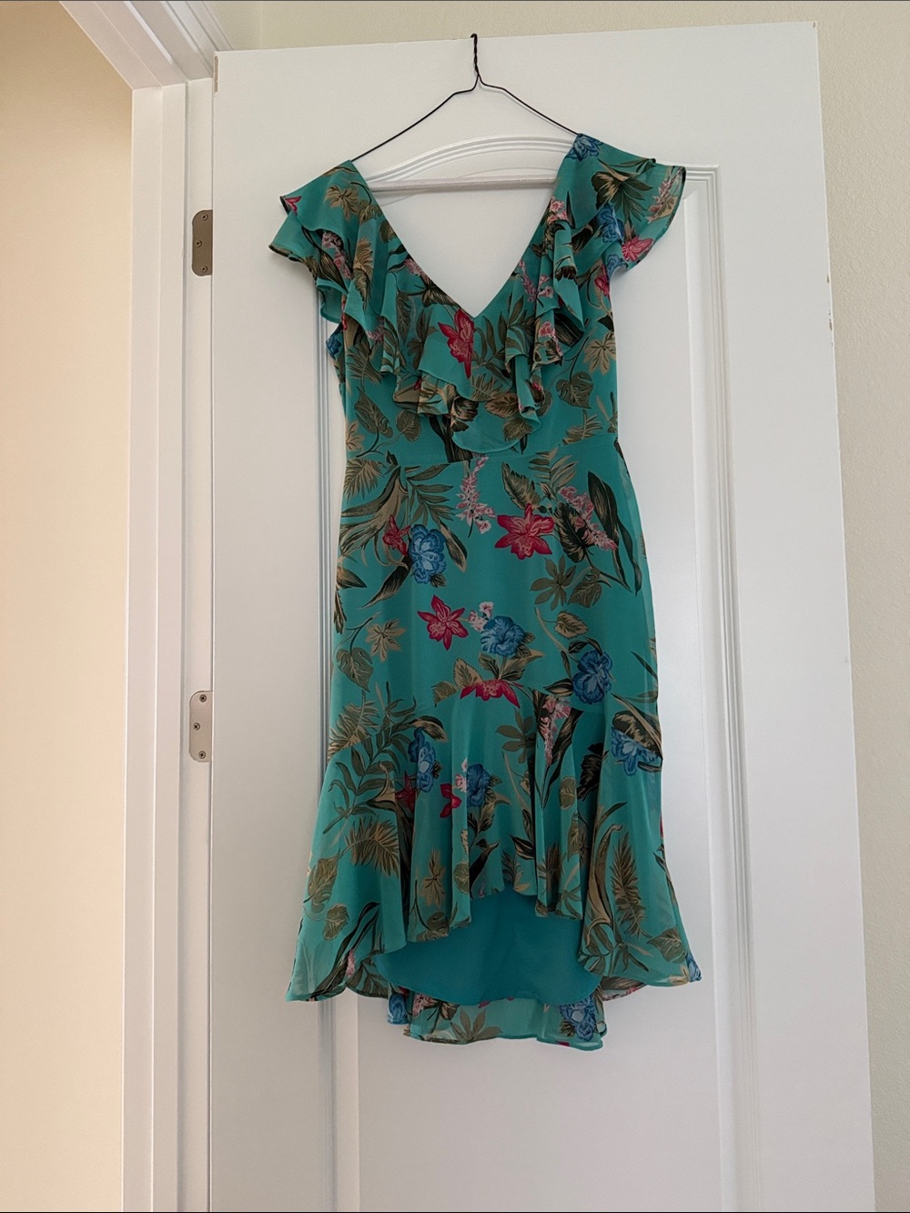WAYF Chelsea Ruffle High/Low Dress in a teal floral tropical print Small